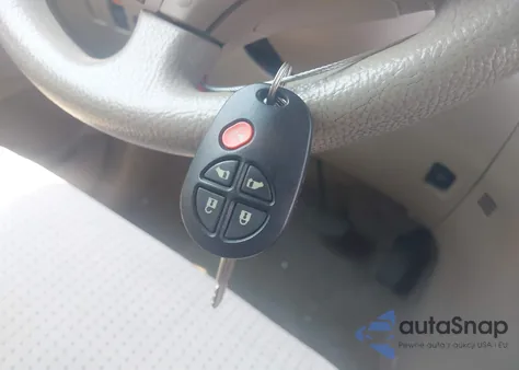 2008 Toyota Sienna Ce/Le z USA, uszkodzony, nr VIN 5TDZK23C38S176682